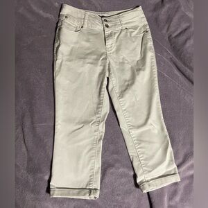Cato White Capri Size 4
